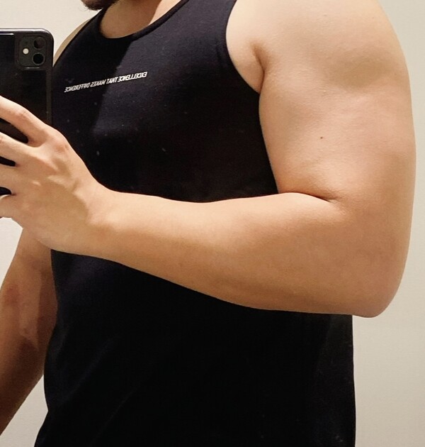 今日出勤してます！