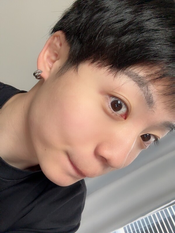 髪を久しぶりに短髪にしてきました^ ^